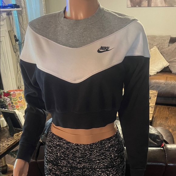Nike Women's Black, Gray, and White Cropped Sweatshirt - Picture 1 of 4